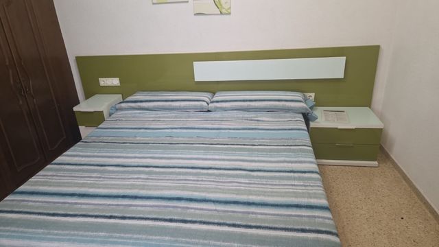 Somier + 2 mesitas noche - Verde