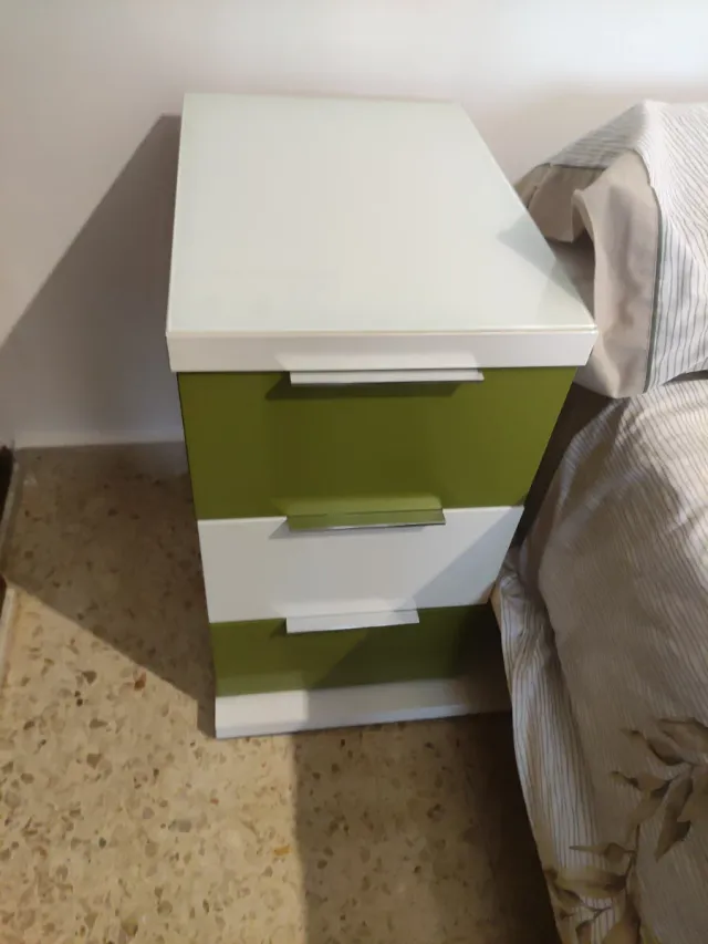 Somier + 2 mesitas noche - Verde