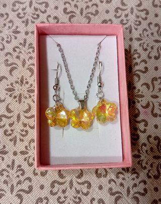Collar y pendientes flores amarillas