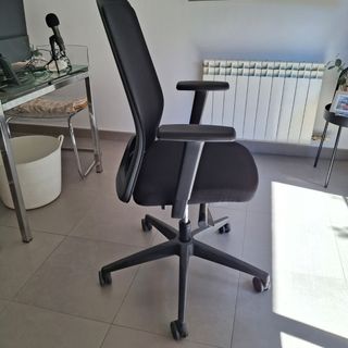 Silla oficina ergonómica negra