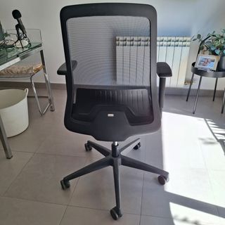 Silla oficina ergonómica negra