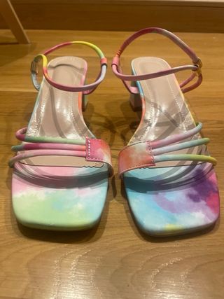 Sandalias tacón multicolor talla 40