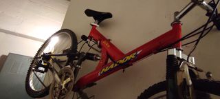 Bicicleta montaña roja