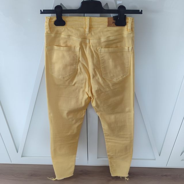 Pantalones Stradivarius amarillos talla S