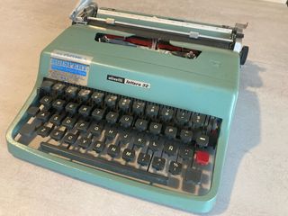 Máquina de Escribir Olivetti Lettera 32 – Vintage,