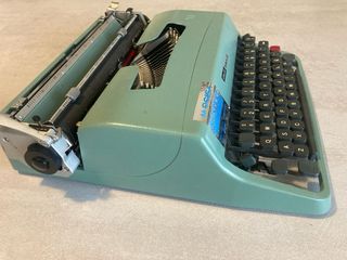 Máquina de Escribir Olivetti Lettera 32 – Vintage,