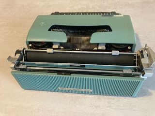 Máquina de Escribir Olivetti Lettera 32 – Vintage,