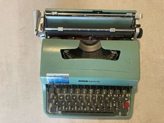 Máquina de Escribir Olivetti Lettera 32 – Vintage,