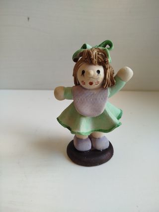 Statuetta Ragazza in Ceramica