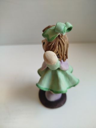 Statuetta Ragazza in Ceramica