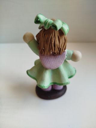 Statuetta Ragazza in Ceramica