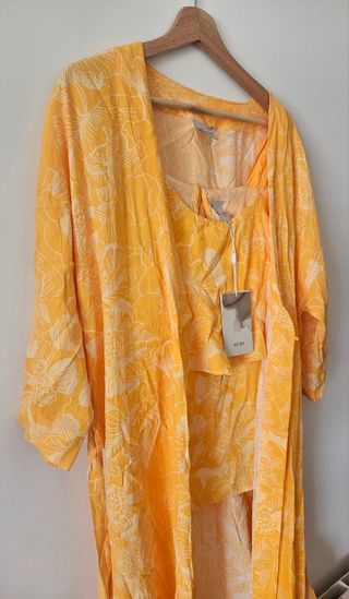 Conjunto. Blusa y Chaqueta 