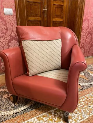 Poltrona Frau Lyra in pelle rossa