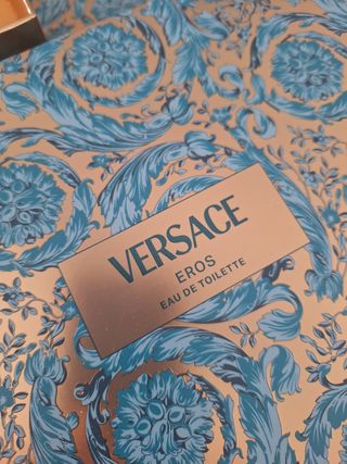 Caja Versace de cartón resistente 