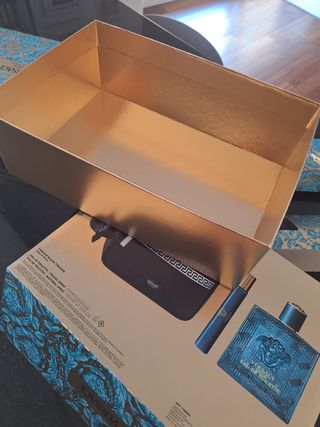 Caja Versace de cartón resistente 