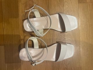Sandalias blancas tacón bajo talla 40