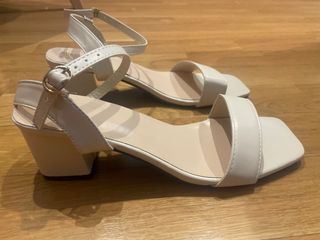 Sandalias blancas tacón bajo talla 40