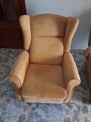 2 Sillones orejeros  beige
