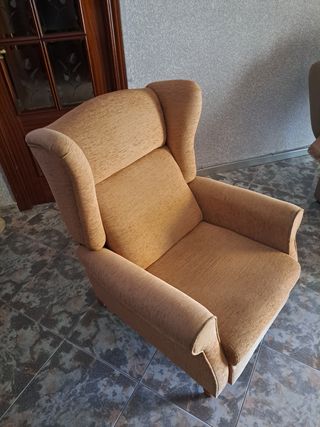 2 Sillones orejeros  beige