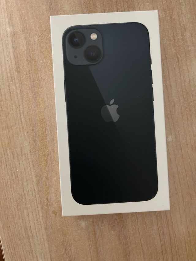 iPhone 13 color media noche - Semi Nuevo