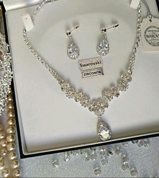 Gargantilla y pendientes Swarovski Elements 