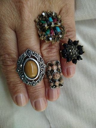 2 Anillos vintage con pedrería adapt. Y dos
17,3mm