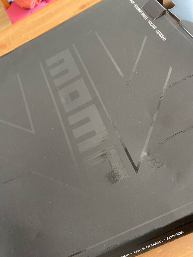 Volante Momo Black Edition