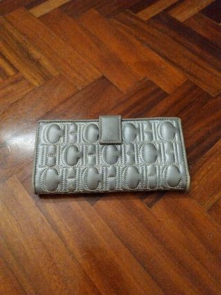 Cartera Carolina Herrera Gris plata metal 