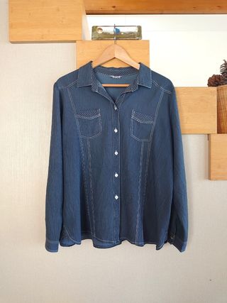 Camisa azul estampada