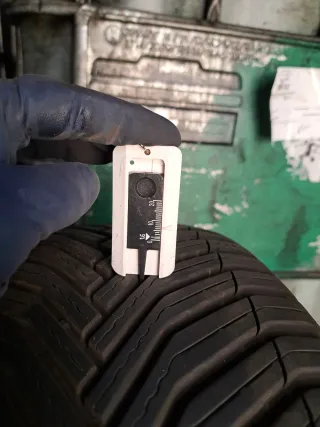 Neumático 235/50R19 103V