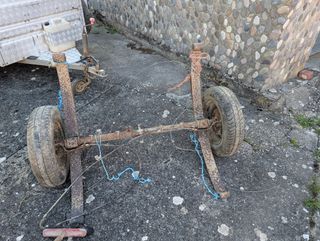 Eje con ballestas antiguo