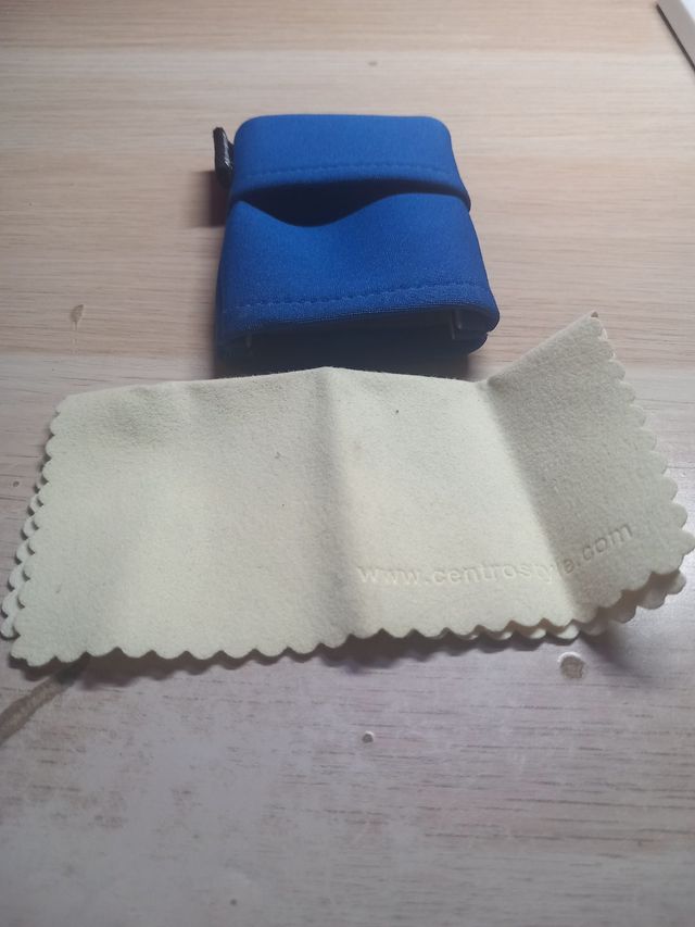 Porta occhiali Kangurino in tessuto con panno blu 