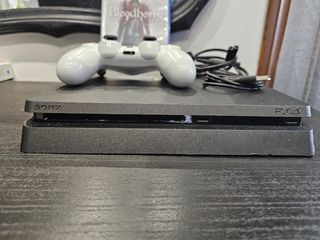 Vendo PS4 slim color negro