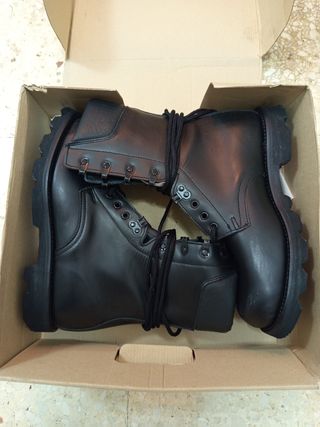 Botas militares negras