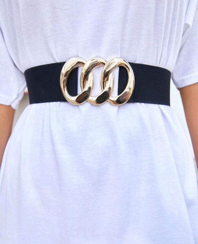 Cinturón Negro con Hebilla Dorada