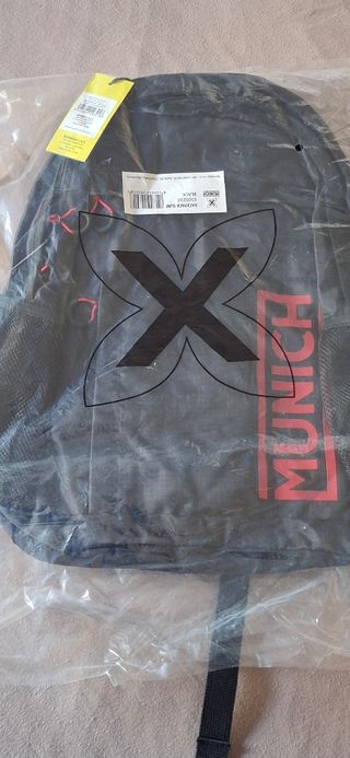 Mochila Munich - Negra con Rojo