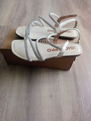 Sandalias Gioseppo blancas brillantes