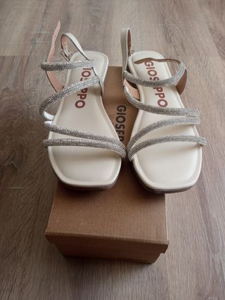 Sandalias Gioseppo blancas brillantes