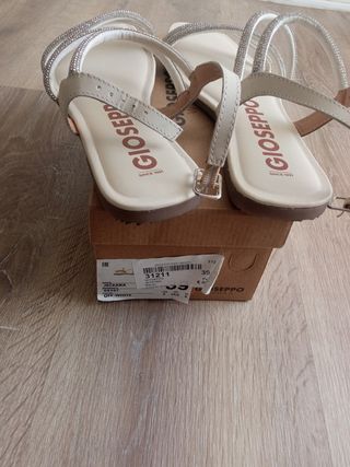 Sandalias Gioseppo blancas brillantes