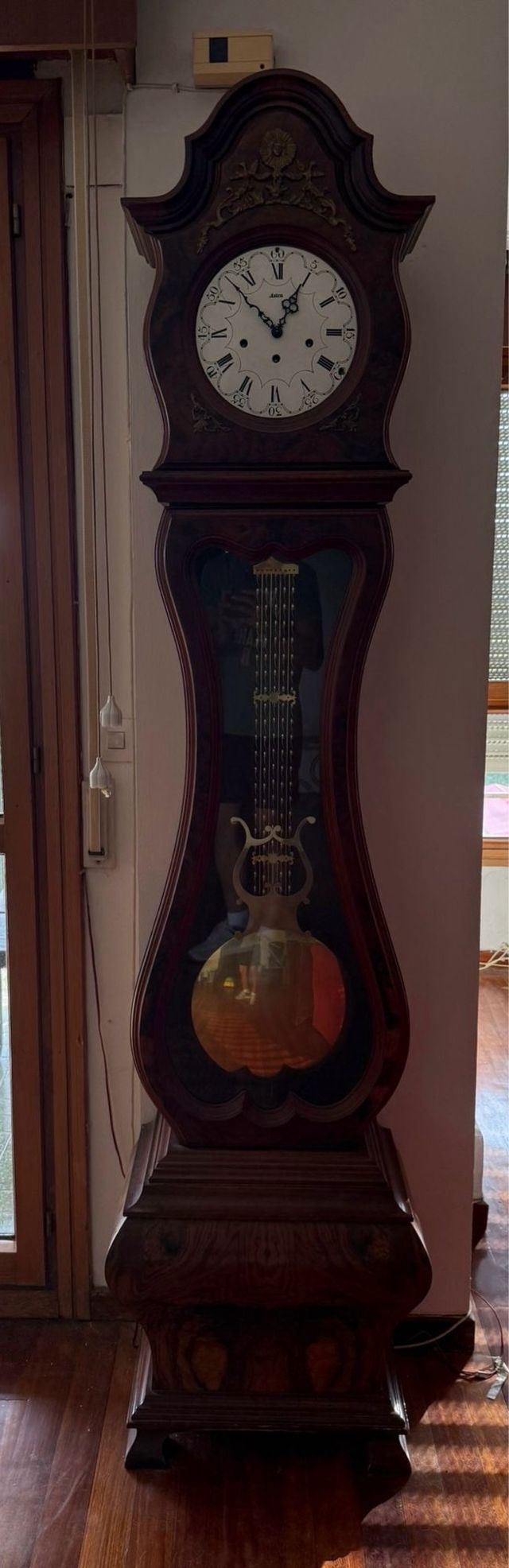 Reloj de pie antiguo