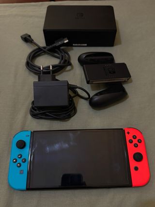 Nintendo Switch OLED + Super Mario Bros Wonder