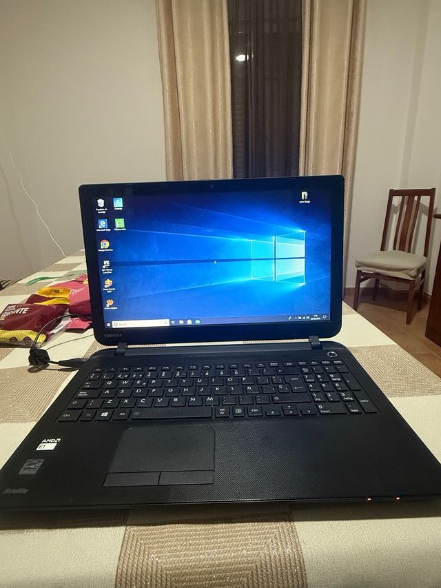 Portátil Toshiba negro