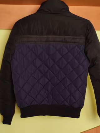 Cazadora Zara Man acolchada azul marino y negro TS