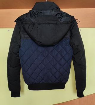 Cazadora Zara Man acolchada azul marino y negro TS