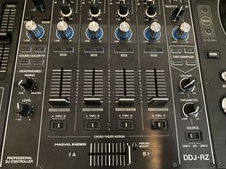 Pioneer DDJ-RZ Controller DJ