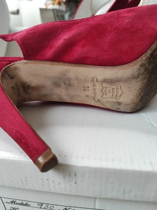 Sandalias de tacón burdeos, Los Tocados de Marieta