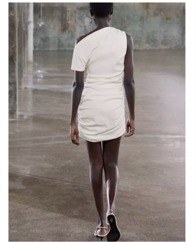 Vestido Zara blanco drapeado