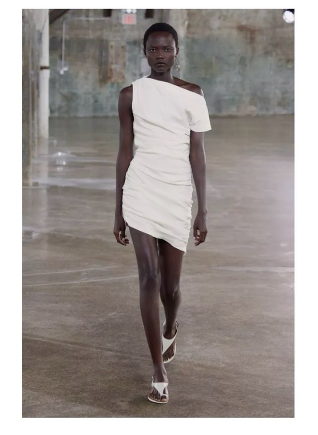 Vestido Zara blanco drapeado