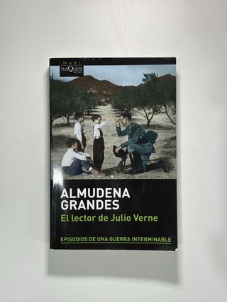 El lector de Julio Verne: Episodios de una guer...