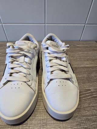 Zapatillas Puma blancas y negras